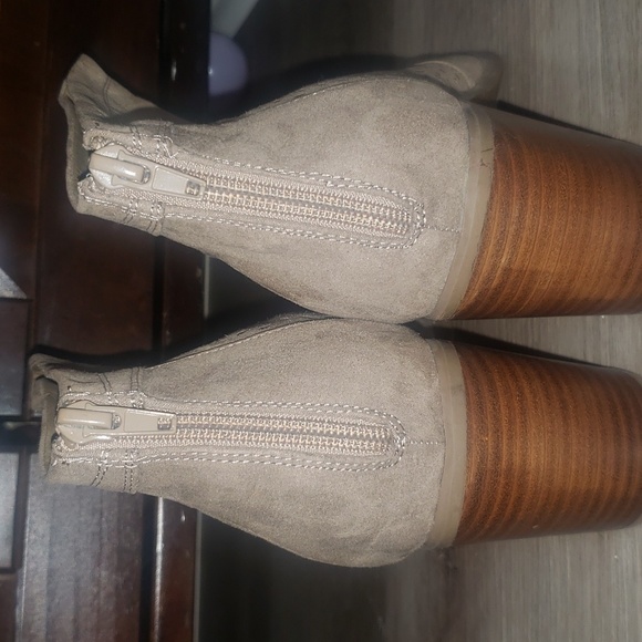 Torrid Grey Lasercut Detail Ankle Boot with Heel Size 11W NWT - Picture 4 of 6